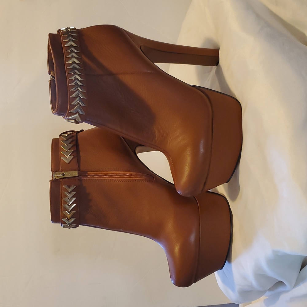 H by Halston ankle boots,size 10, tan colored boots and never worn